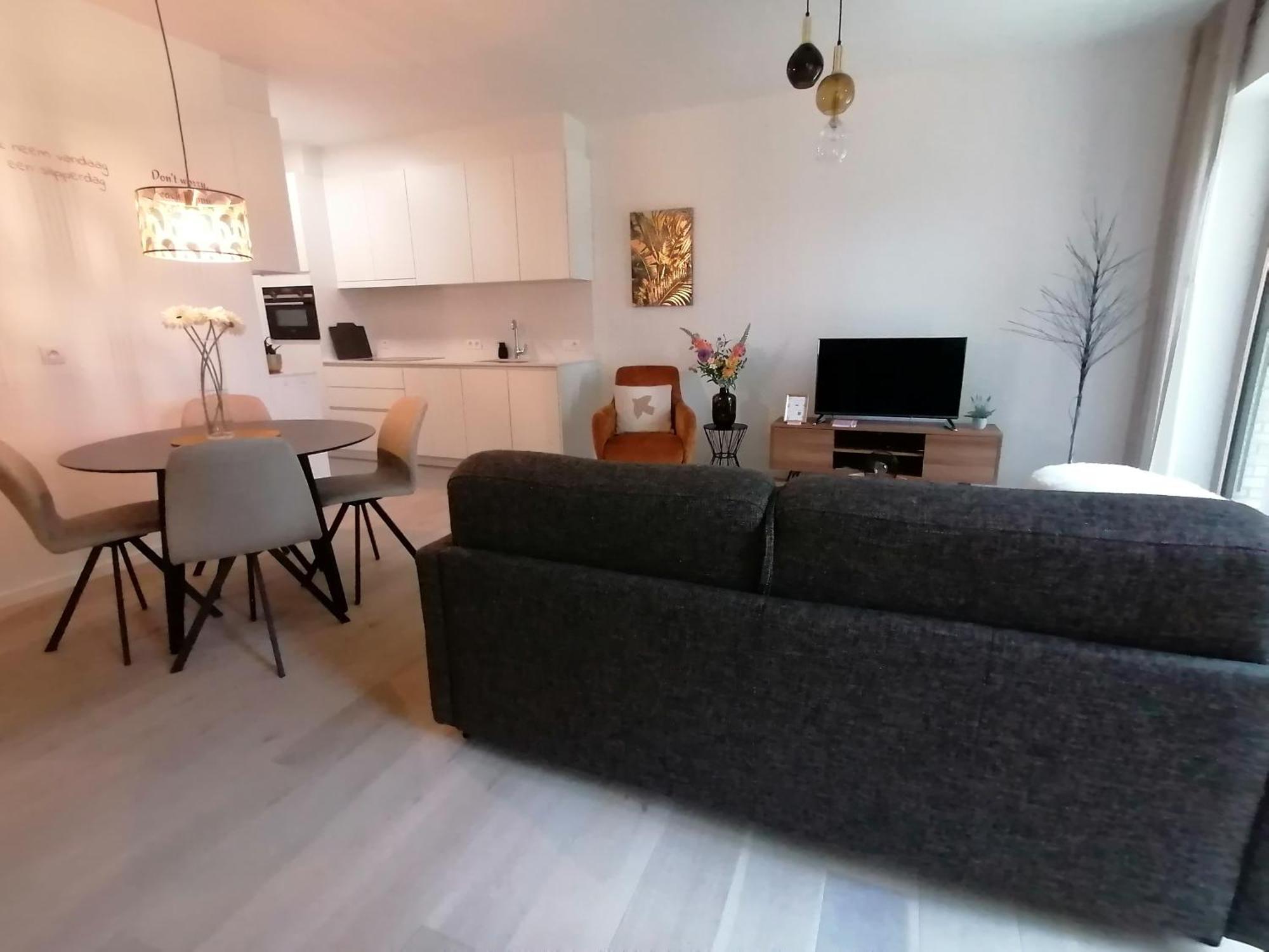 Bartine - Modern And Spacious Flat Near The Sea, Free Parking Space Appartement Oostende